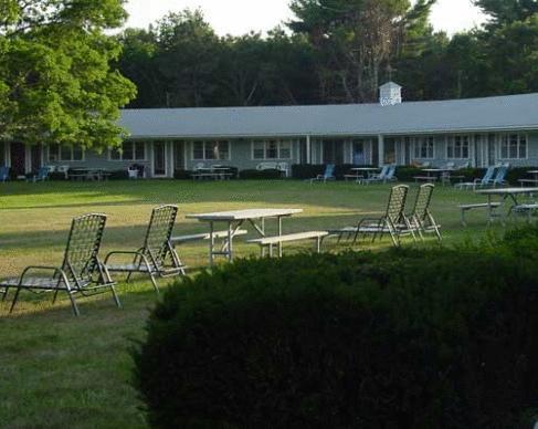 Capewind Waterfront Resort Falmouth Extérieur photo